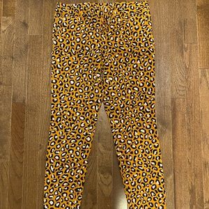 Old Navy Black, White and Pink Cheetah Pixie Pants. Size 6